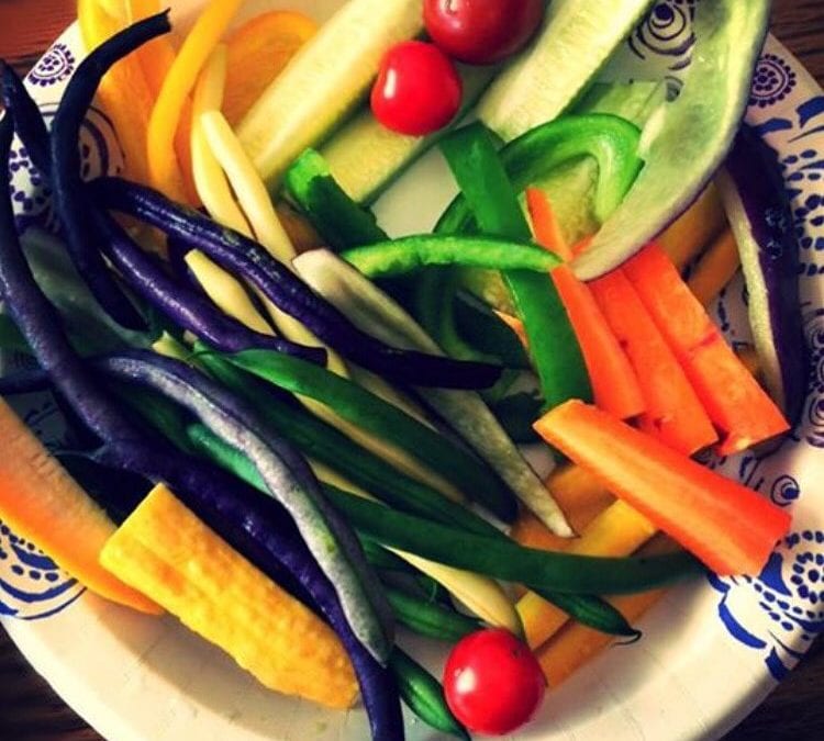 How can you not fall in #love with this #farmfresh #vegetables platter? Look at the colors! #healthyfood #wholefoods #wholesome #veganfood #delicioisfood