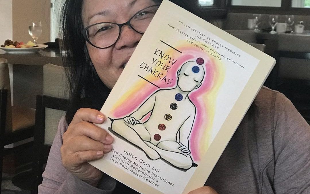 Know Your Chakras by Certified Energy Medicine Practitioner Helen Chin Lui – I’m amazed that this introductory book on energy medicine is helping readers to recognize deficient or stuck energy and then improve energy flow. Get your copy http://a.co/a10U7Q1 #energymedicine #healingplacemedfield #chakras #pain #beintheflow