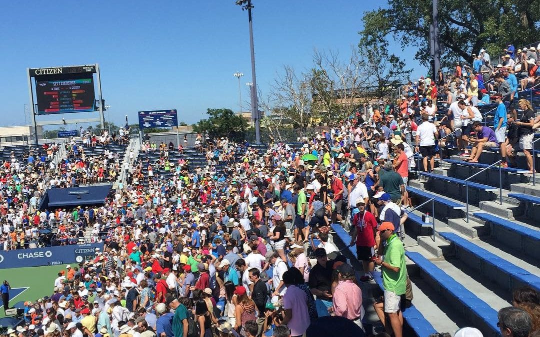 People rushing to buy #lunch at #usopen