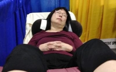 Feed Your “Happy” Energy with Foot and Hand Reflexology tip ? We love to associate with people who make us feel happy and wonderful! What happens when they aren’t around? Can you can sustain your happiness? Here is a foot and hand energy reflexology tip that will help to increase your body’s “happy” chemical Serotonin. https://youtu.be/1paAg8dZ0qU To get my book? Know Your Chakras Check it out on Amazon.com. http://amazon.com/author/helenchinlui . I’m so proud. It only took a year to give birth. If you would like to learn more about how reflexology can help to balance your endocrine hormones, schedule a consultation with the Healing Place 508-359-6463. #healing #energyhealing #bewell #chakras #positivity #ENERGY #mindbodyspirit #selfhealing #holistic #highvibelife #reiki #health #donthatemeditate #belight #energyhealers #beintheflow #serotonin