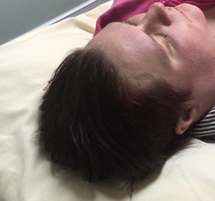 I just made a live video while working on a client to manually clear her #mucus #congestion caused by a #cold. She felt better afterwards. If you would like to incorporate #reflexology into your #wellness plan, contact the #HealingPlaceMedfield 508-359-6463 https://youtu.be/d-OBhwQQJnU #holistic #selfcare #coldbuster