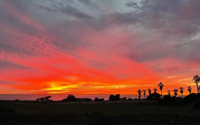 Like John Denver’s Rocky Mountain High. It’s a blessing to see this tonight… Colorado rocky mountain high I’ve seen it rainin’ fire in the sky The shadow from the starlight is softer than a lullabye Rocky mountain high……. #fireinthesky #rockymountains